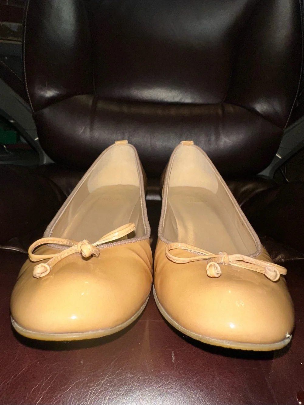 Stuart Weitzman Nude Patent Leather Kitten Heels - Picture 4 of 16
